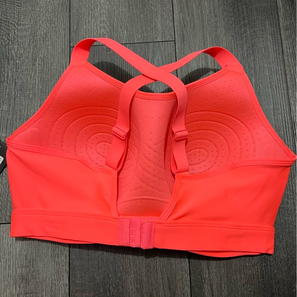 Women’s Plus Size Under Armour Sports Bra - Picture 2 of 2